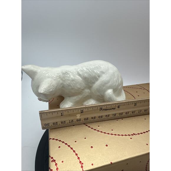 Vintage Porcelain White Cat Shelf Edge Sitter Figurine - Picture 4 of 6